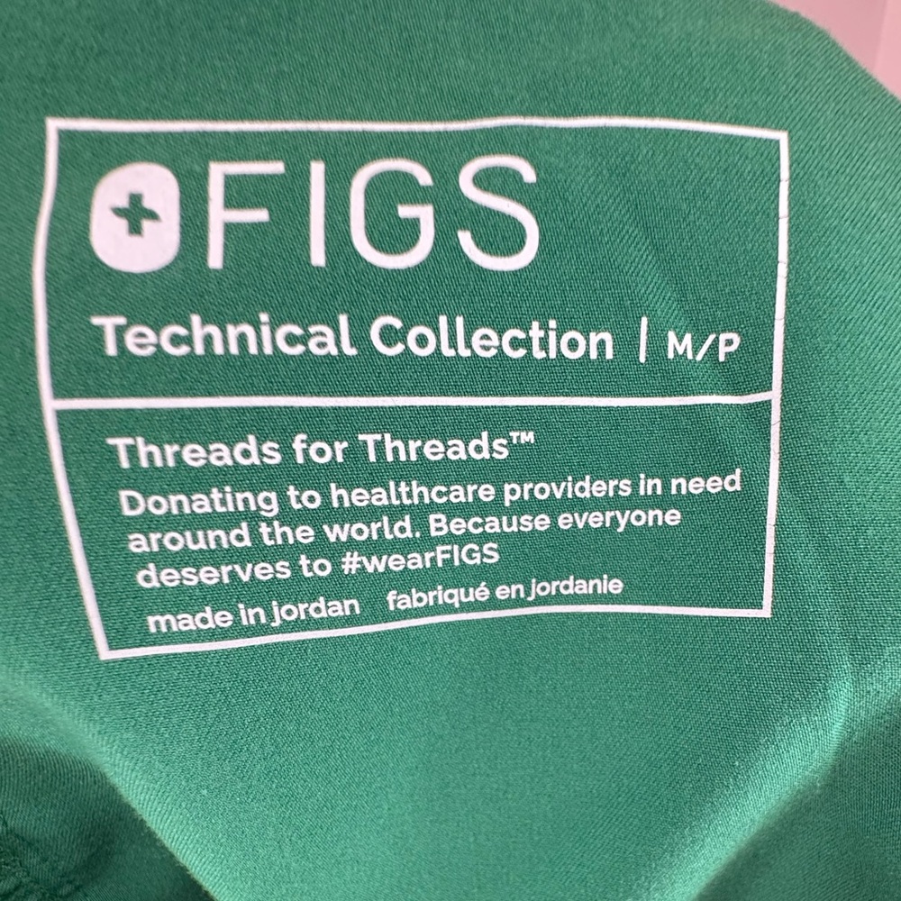 Figs Indocyanine Green Scrub Set- Medium Petite 💚 - Picture 8 of 14